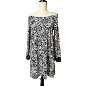 Allison Brittney Dress in Black and White Floral Print w/Bell Sleeves Size Small